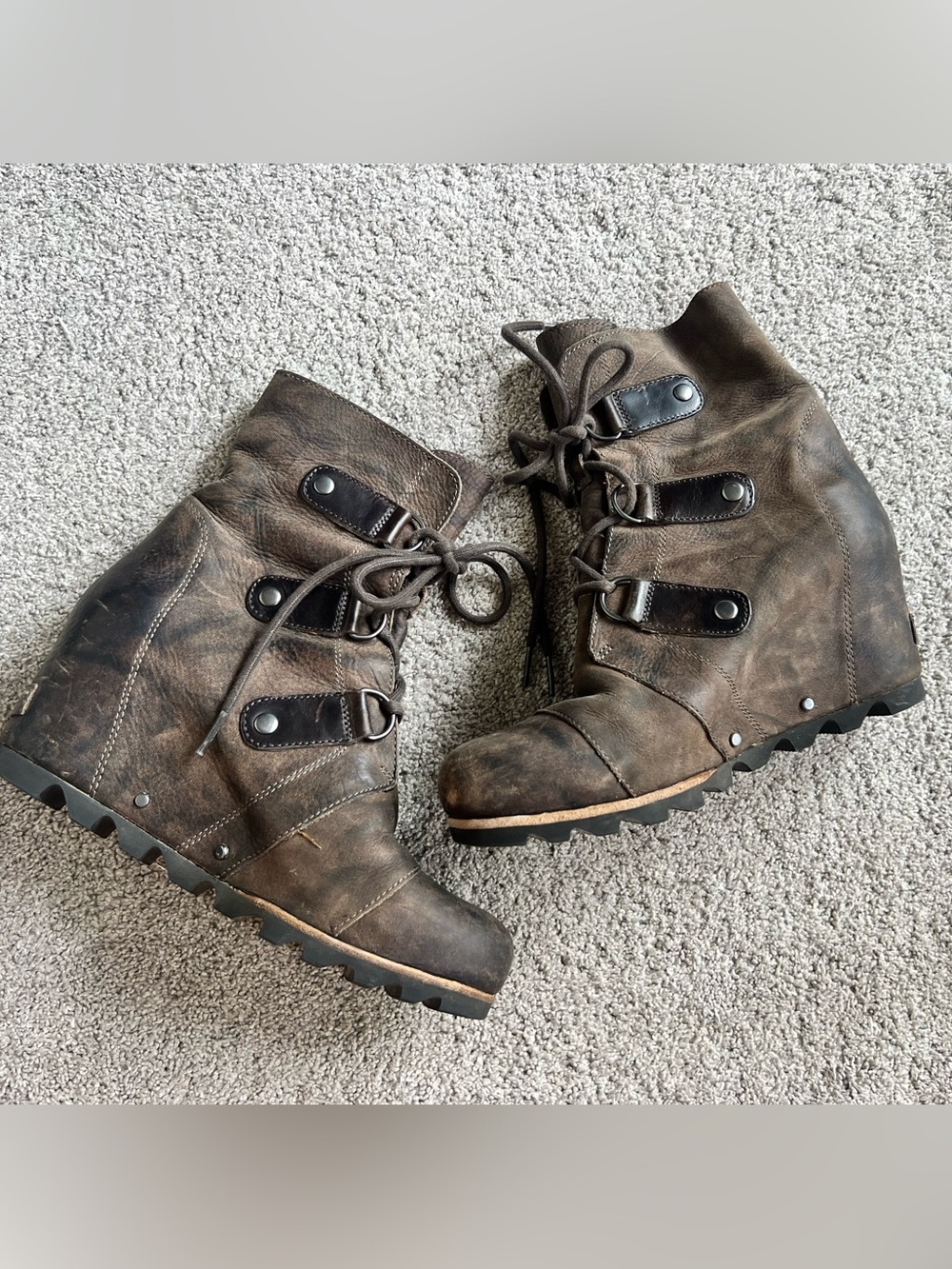 Sorel Womens Joan of Arctic Boot Size 8 Brown Rustic Leather Wedge LaceUp Bootie